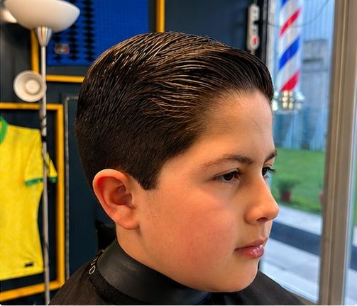 Corte infantil peinado al lado